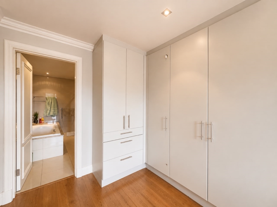 To Let 2 Bedroom Property for Rent in Green Point Western Cape